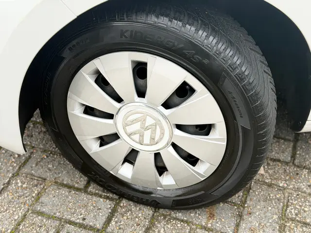 Volkswagen up! 1.0 BMT move up! 2e eigenaar !! 2018 Benzine 13