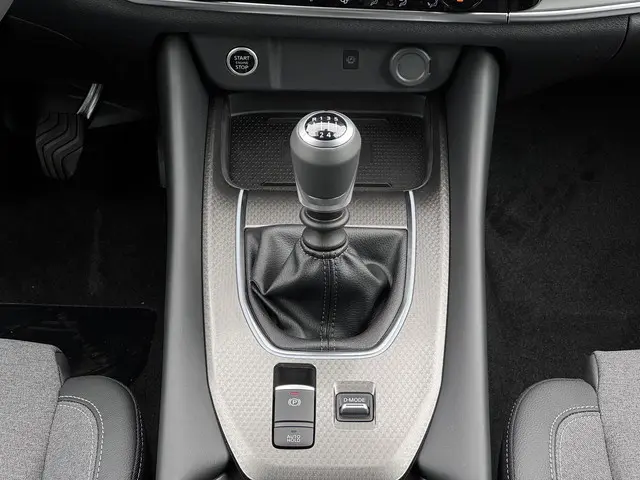 Nissan QASHQAI 1.3 MHEV N-Connecta 2025 Benzine 20