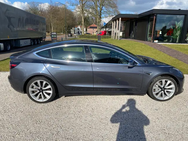 Tesla Model 3 Long Range AWD 75 kWh 2019 Elektrisch 20