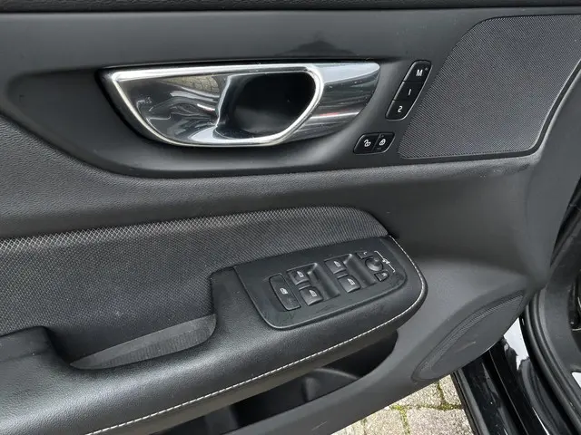 Volvo S60 2.0 B4 R-Design 2021 Benzine 23