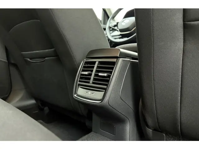 Škoda Kamiq 1.0 TSI Selection 2024 Benzine 16