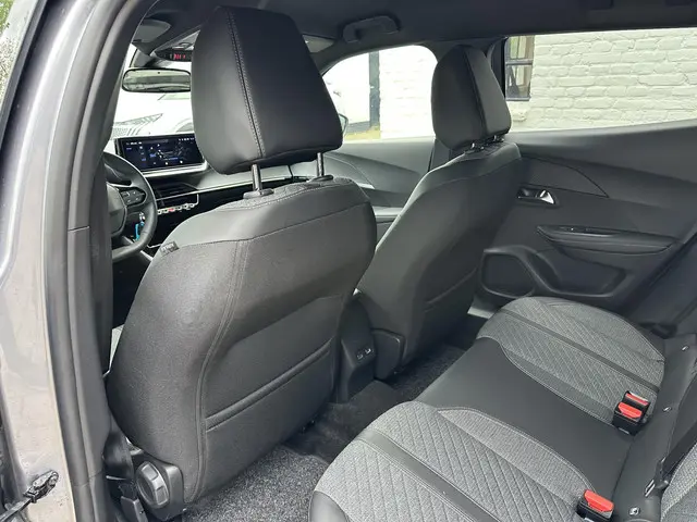 Peugeot 2008 1.2 Turbo 100 PK Allure 2023 Benzine 14