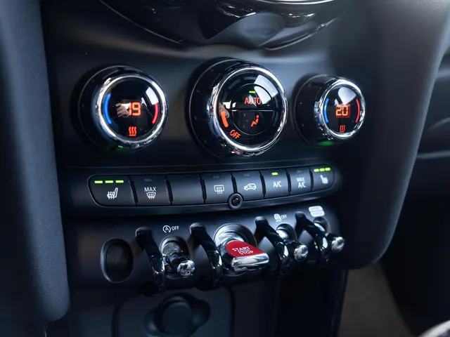 MINI 3-Deurs Cooper Aut. 2023 Benzine 19