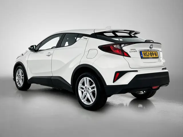 Toyota C-HR 1.8 Hybrid Active 2023 Hybride Benzine 17