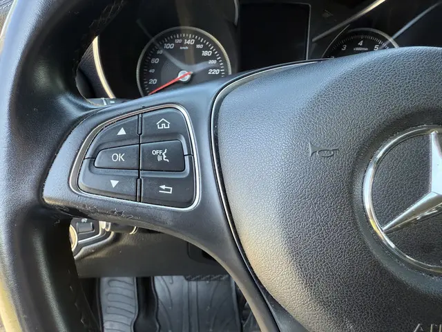 Mercedes-Benz GLC 250 4MATIC Prestige 2015 Benzine 26