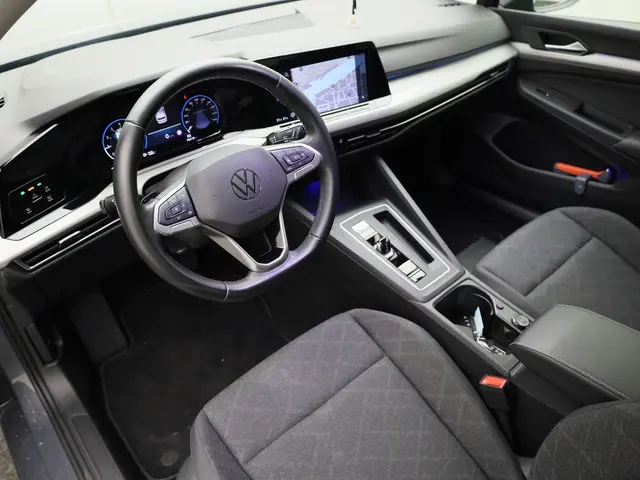 Volkswagen Golf 1.0eTSI/110PK Life DSG 2023 Benzine 16