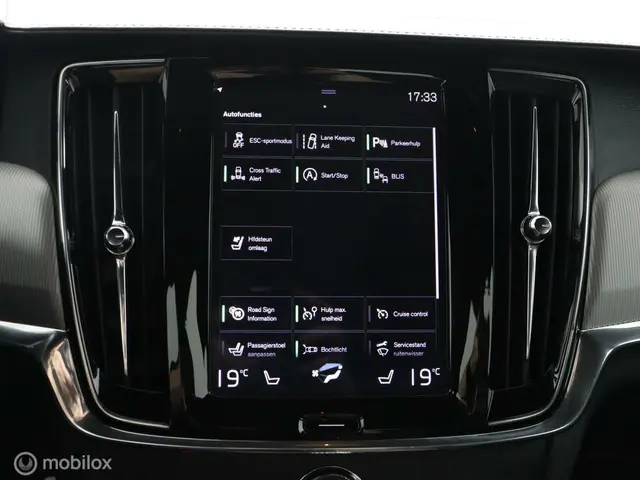 Volvo V90 2.0 T4 R-Design | ACC | PILOT | LEER | 2019 Benzine 19