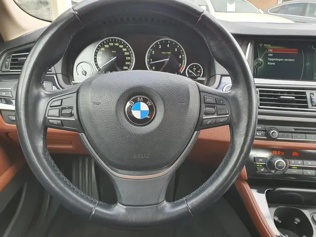 BMW 5 Serie Touring 528xi High Executive 2014 Benzine 18