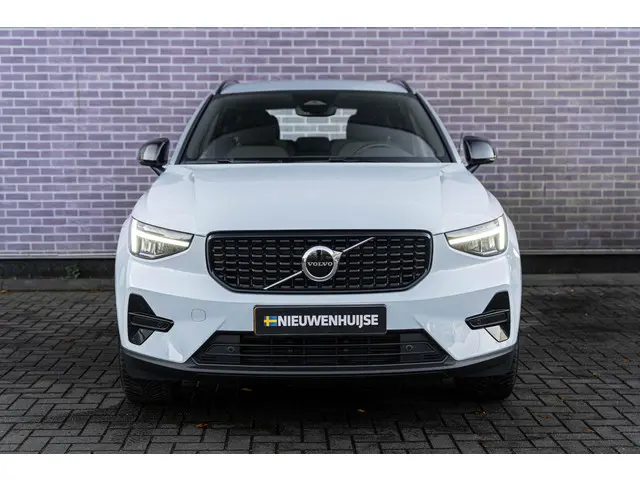 Volvo XC40 2.0 B4 Plus Dark 2025 Benzine 2