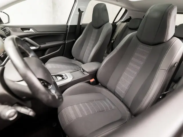Peugeot 308 1.2 PureTech Sport 2018 Benzine 14