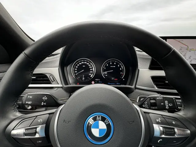 BMW X2 xDrive25e High Executive 2023 Hybride Benzine 7