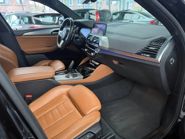 BMW X4 XDrive20i M Sport | Open dak | 2020 Benzine 25