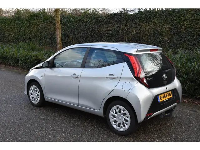 Toyota Aygo 1.0 VVT-i x-joy 2018 Benzine 4