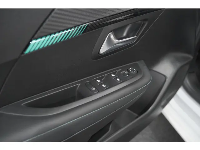 Peugeot 208 PureTech 100 Allure Pack 2023 Benzine 26