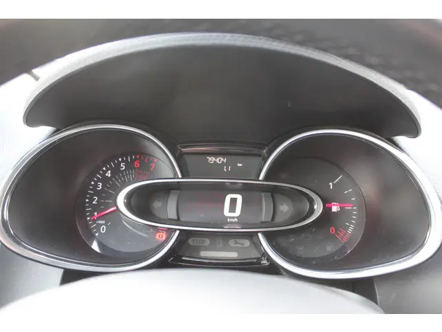 Renault Clio Estate 0.9 TCe Limited 2020 Benzine 18