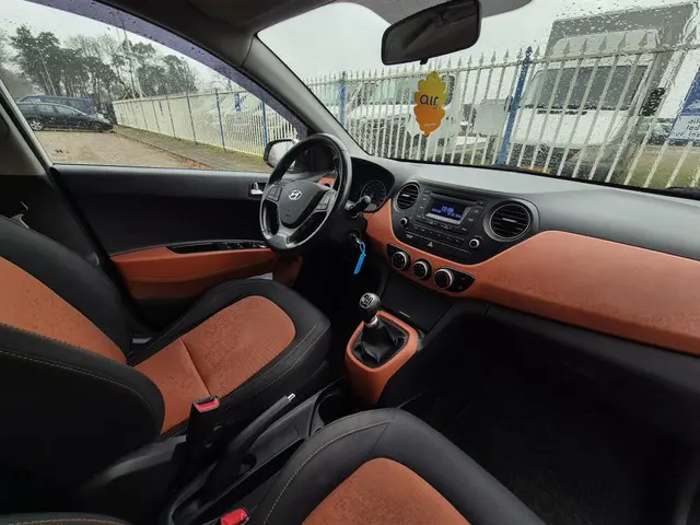 Hyundai i10 1.0i i-Motion Prem. 2014 Benzine 15