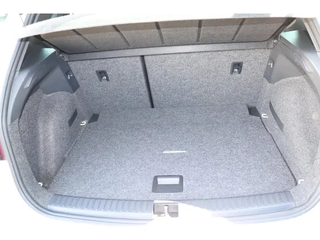 SEAT Arona 1.0 TSI FR Business Connect 2023 Benzine 15