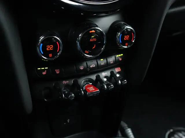 MINI 5-Deurs Cooper 2022 Benzine 15