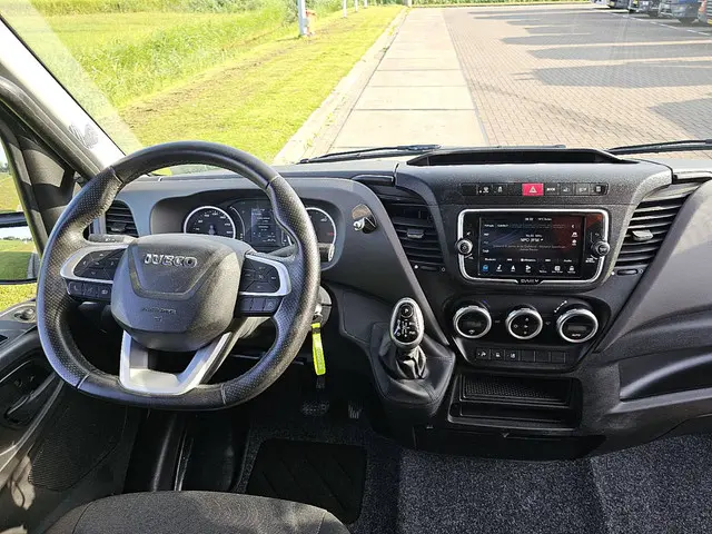 Iveco Daily 35C18 2023 Diesel 8