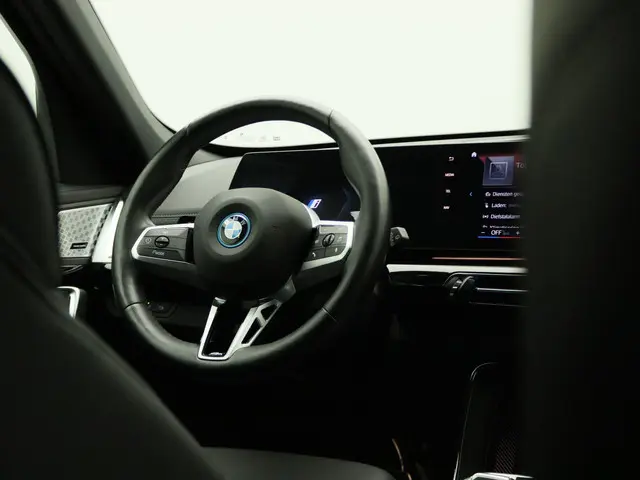 BMW X1 xDrive25e 2023 Hybride Benzine 32