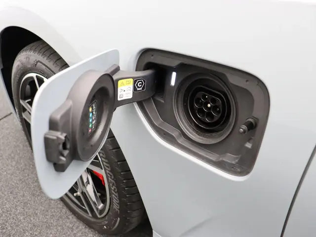 BMW 3 Serie Sedan 330e 2023 Hybride Benzine 25