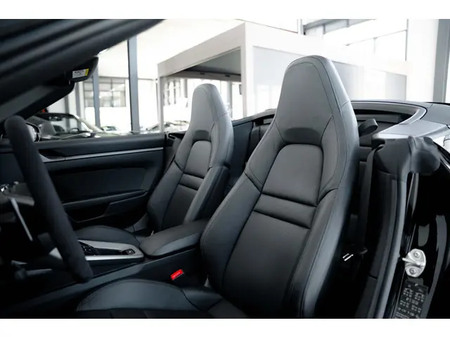 Porsche 911 Carrera Cabriolet 2020 Benzine 22