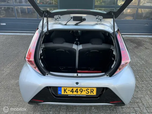 Toyota Aygo 1.0 VVT-i x-clusive 2015 Benzine 7