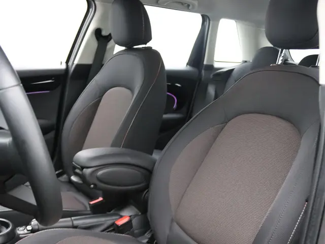 MINI 5-Deurs Cooper 2023 Benzine 9