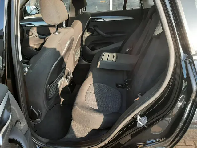 BMW X1 sDrive18i Executive 2017 Benzine 21