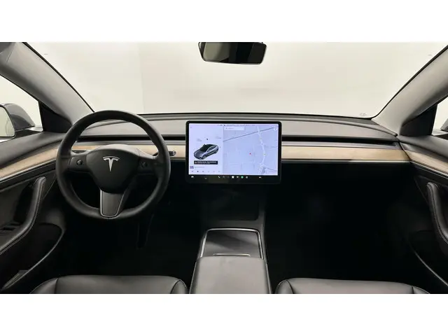 Tesla Model 3 2