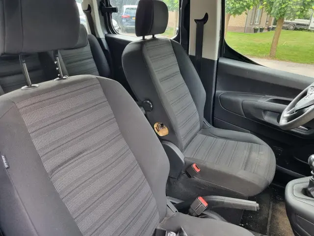 Opel Combo Tour 1.2 T. L2H1 Edit. 7p 2019 Benzine 15