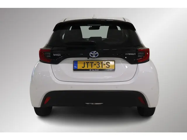 Toyota Yaris 1.5 Hybrid Dynamic, 2022 Hybride Benzine 4