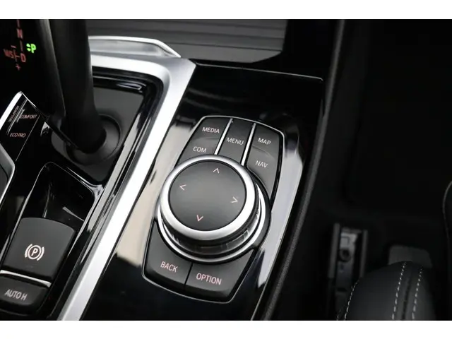 BMW X3 xDrive20i High Executive 2021 Benzine 34