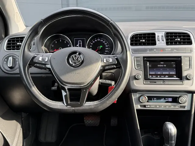 Volkswagen Polo 1.2 TSI Comfortline 2015 Benzine 3