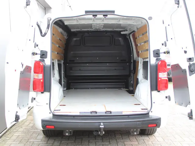Peugeot Expert 1.5 BlueHDI 100 Long Premium 2021 Diesel 16