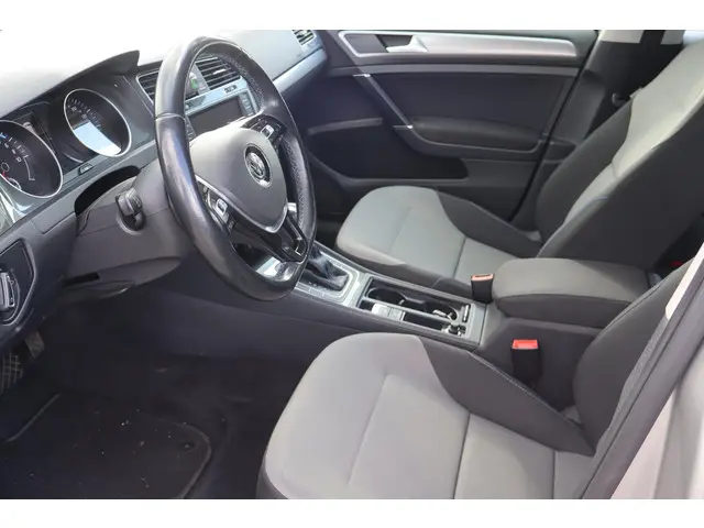Volkswagen e-Golf e-Golf 2016 Elektrisch 12