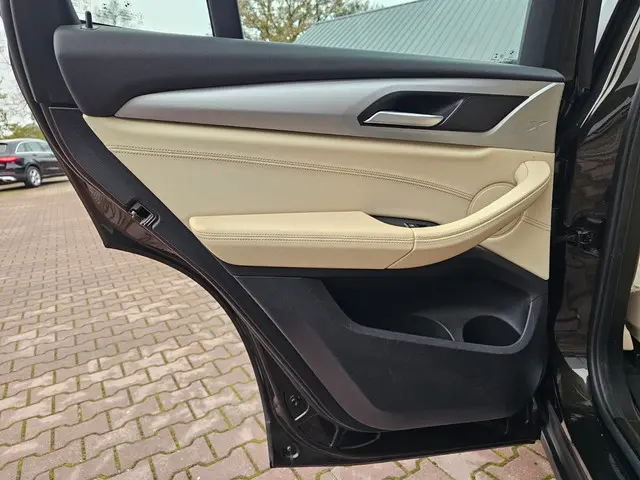 BMW X3 xDrive20i High Executive 2018 Benzine 38