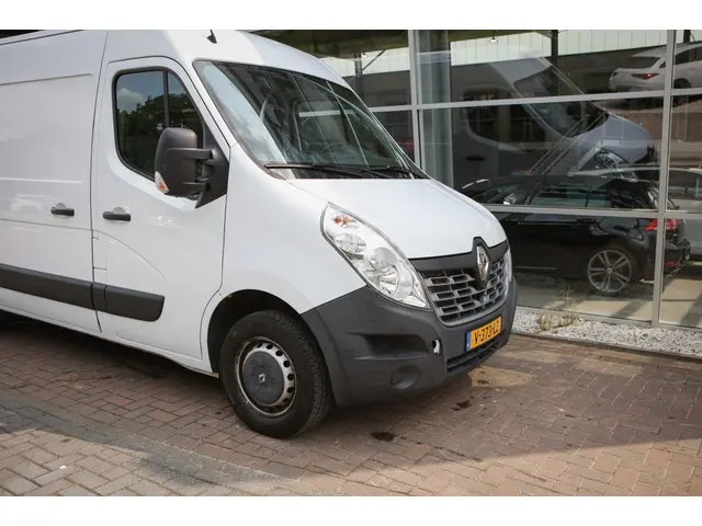 Renault Master T35 2.3 dCi L2H3 En. 2018 Diesel 23