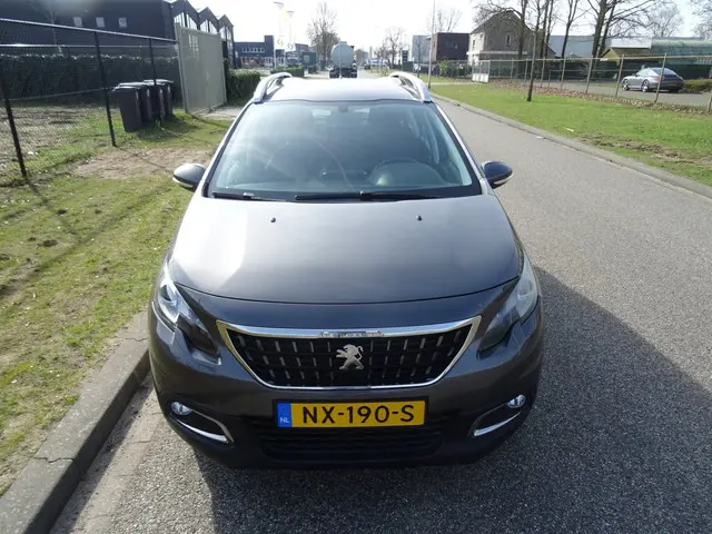 Peugeot 2008 1.2 PureTech Blue Lion 2017 Benzine 8