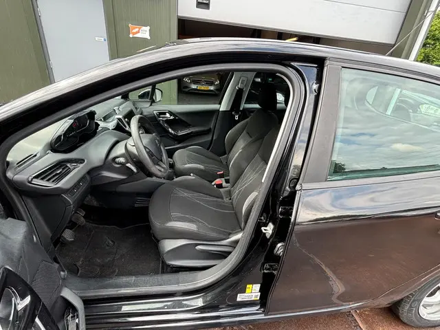 Peugeot 208 1.2 PureTech Airco Cruise 2015 Benzine 10