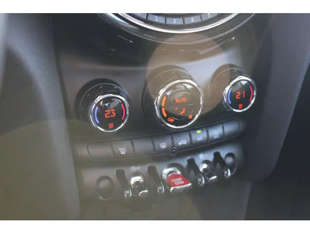 MINI Cooper Hatchback 2018 Benzine 16