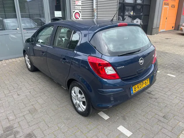 Opel Corsa 1.4-16V Anniversary Edition 2013 Benzine 8