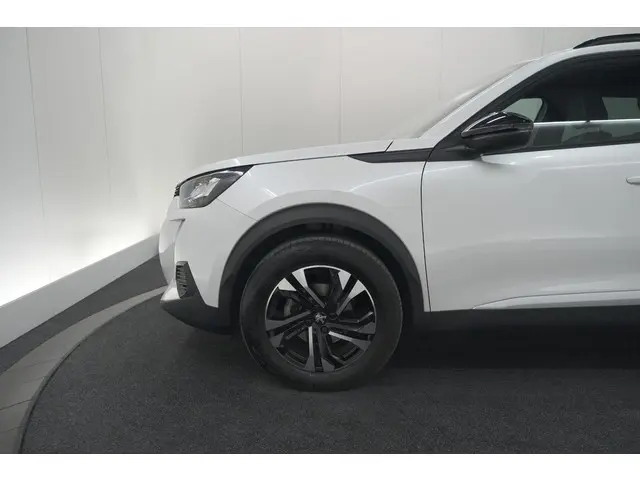 Peugeot 2008 PureTech 130 EAT8 Allure 2023 Benzine 18
