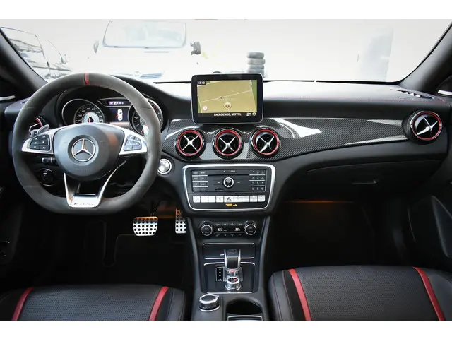 Mercedes-Benz CLA AMG 45 4MATIC 2018 Benzine 14
