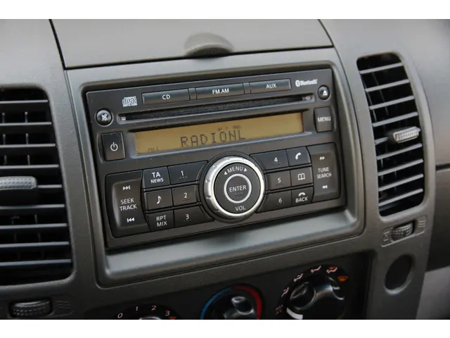 Nissan Navara 2.5 dCi XE King Cab 2012 Diesel 23