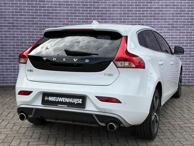 Volvo V40 3