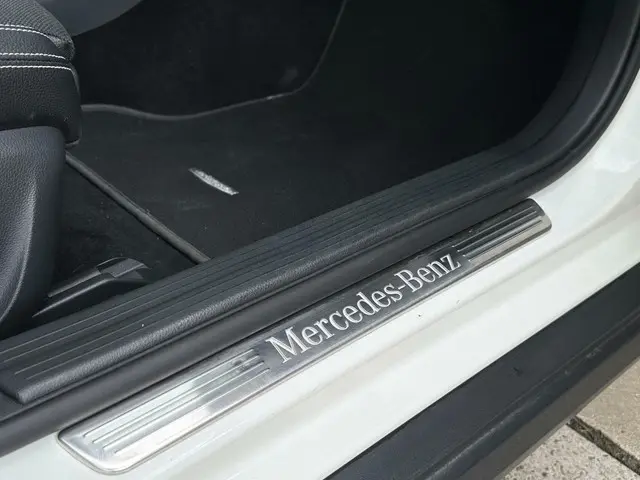 Mercedes-Benz GLA 180 Prestige 2016 Benzine 31