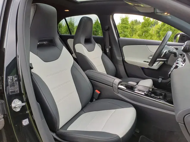 Mercedes-Benz A-Klasse 250 Premium Plus 2022 Benzine 37