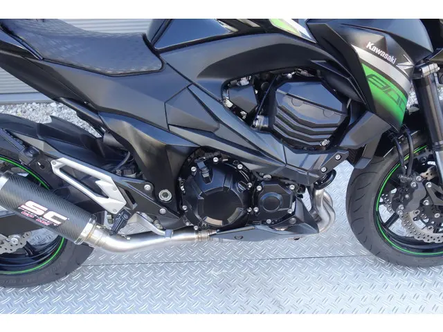 Kawasaki Z800 ABS 2016 Benzine 9