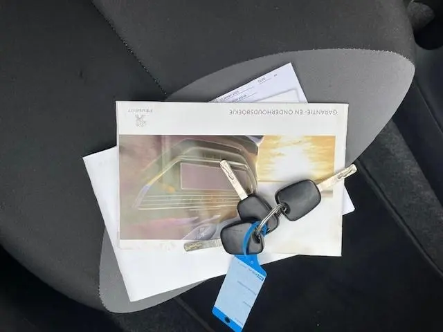 Peugeot 107 1.0 Access 2013 Benzine 15